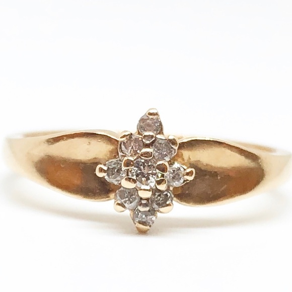 Lovely Floral Stud Earrings With Genuine Tiger/'s Eye Crafted in 10K Yellow Gold